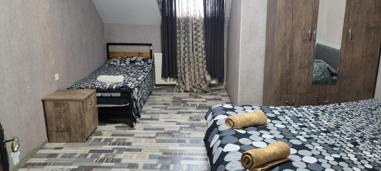 Kiev Hostel Tbilisi Bagian luar foto