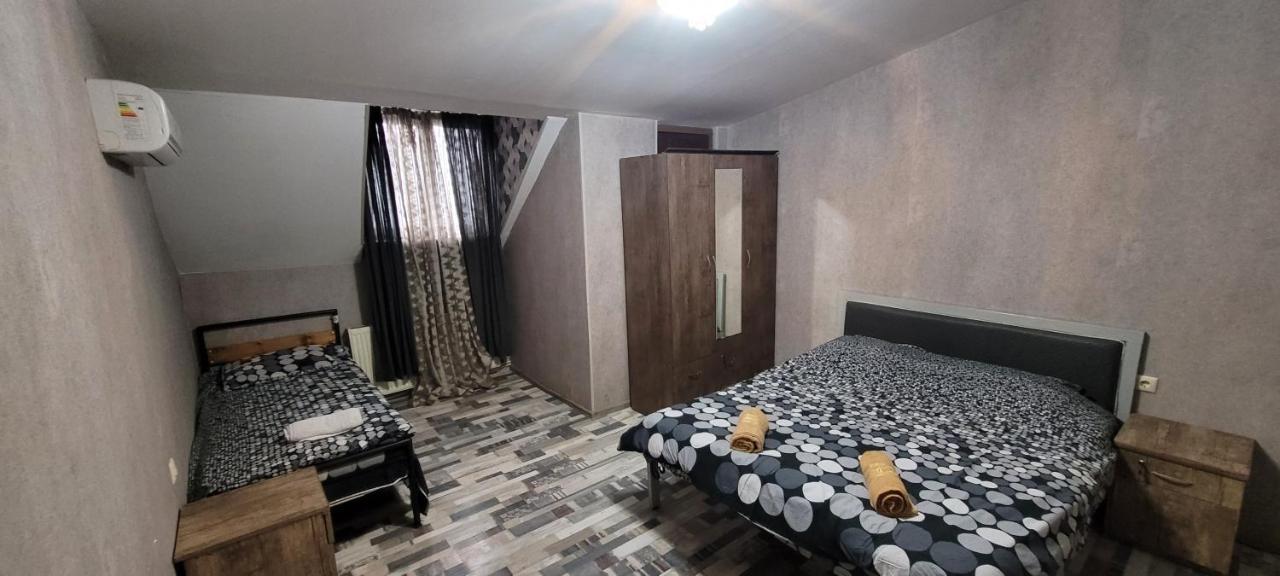 Kiev Hostel Tbilisi Bagian luar foto