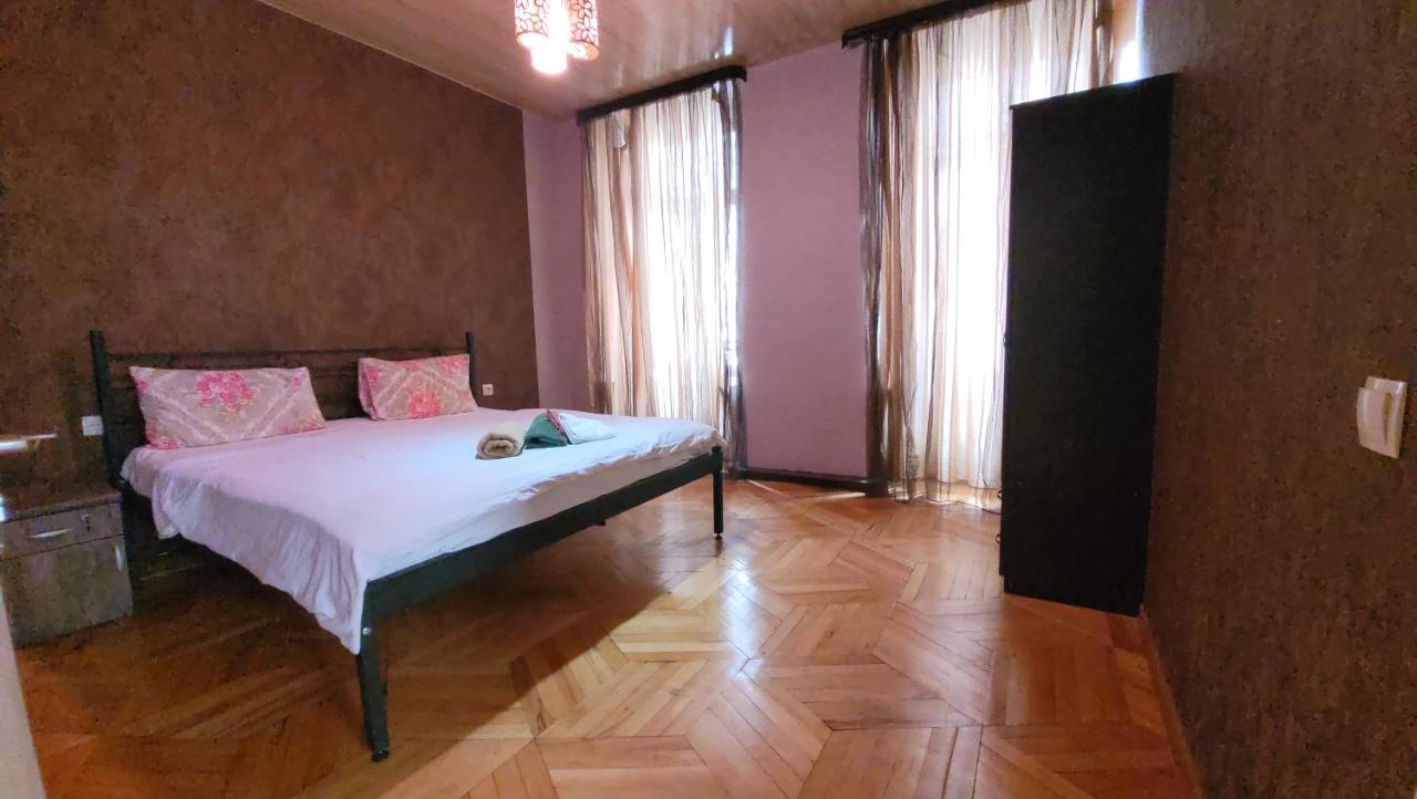 Kiev Hostel Tbilisi Bagian luar foto