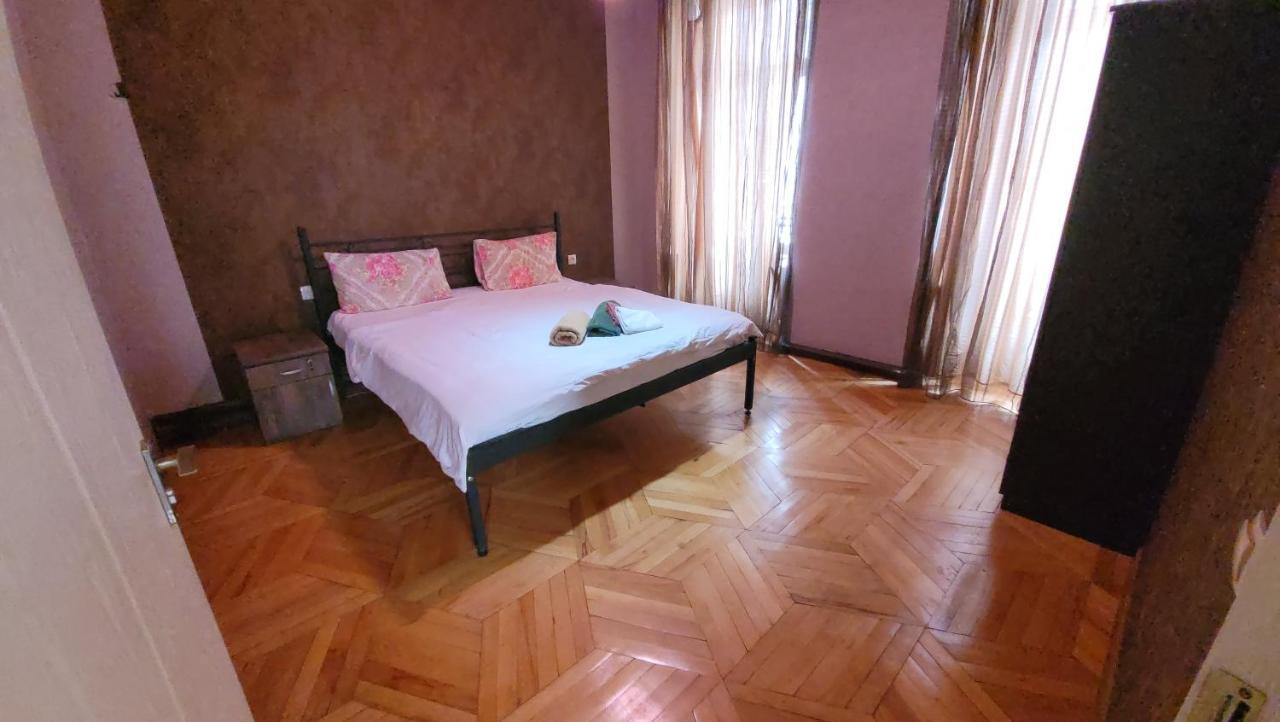 Kiev Hostel Tbilisi Bagian luar foto