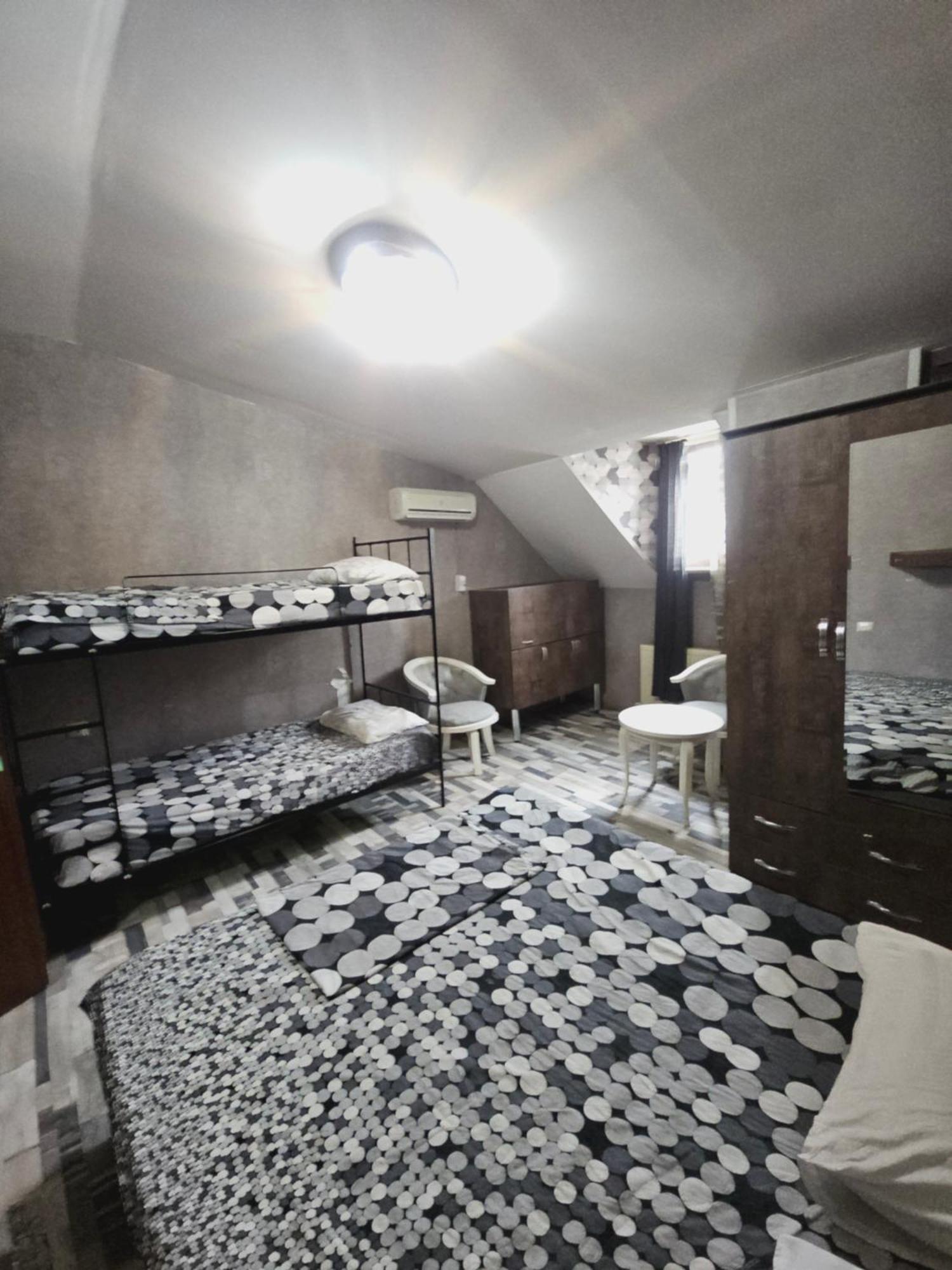 Kiev Hostel Tbilisi Bagian luar foto