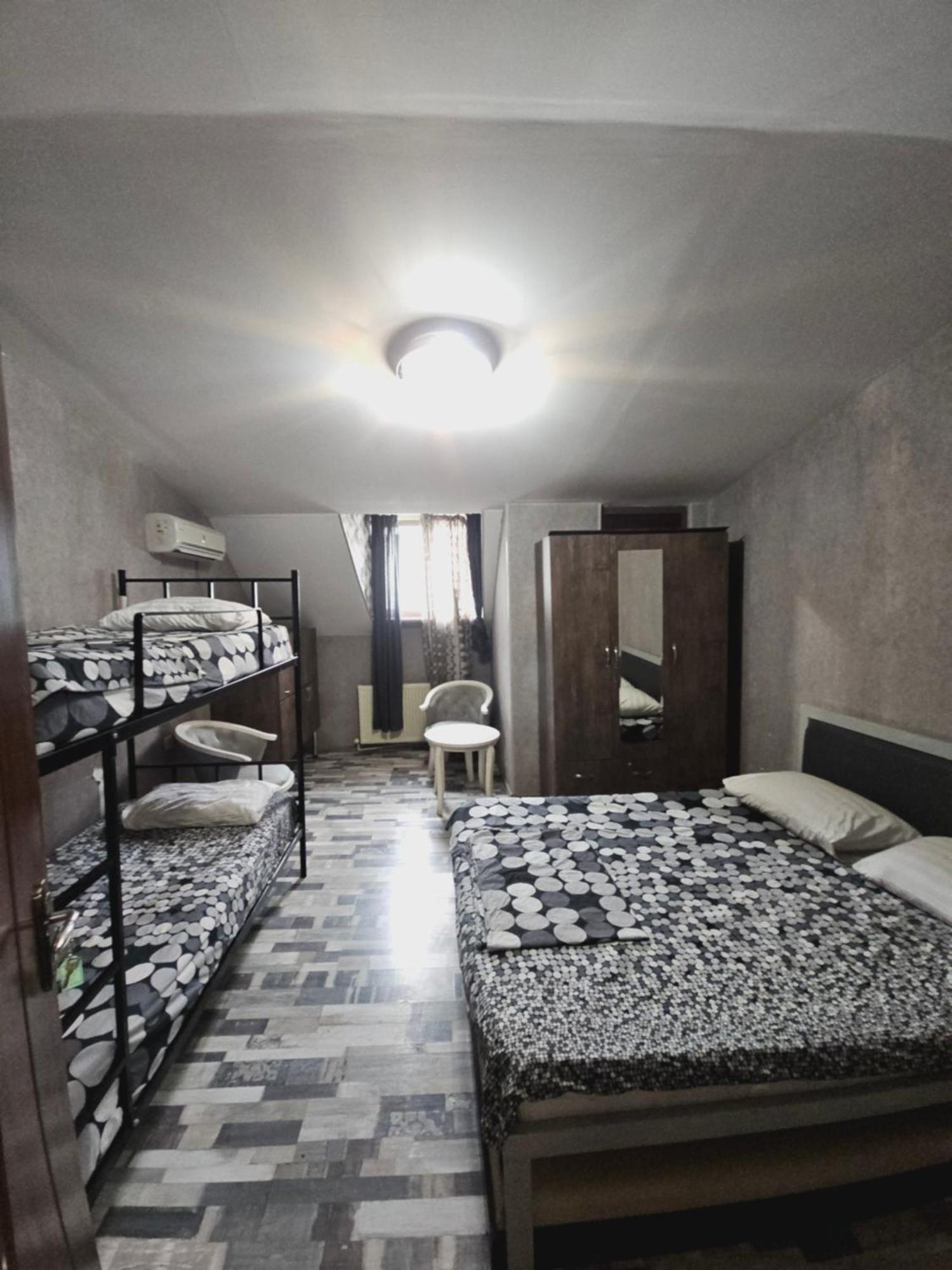 Kiev Hostel Tbilisi Bagian luar foto