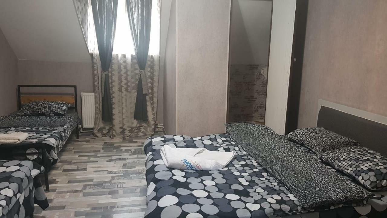 Kiev Hostel Tbilisi Bagian luar foto
